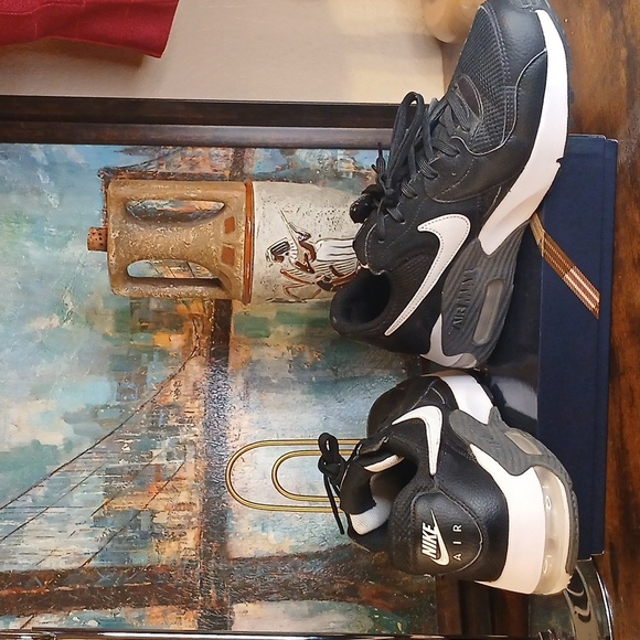 Nike Black and White Athletic Shoes - Picture 10 of 15